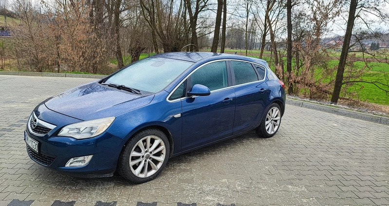 Opel Astra cena 21000 przebieg: 248365, rok produkcji 2009 z Miechów małe 211